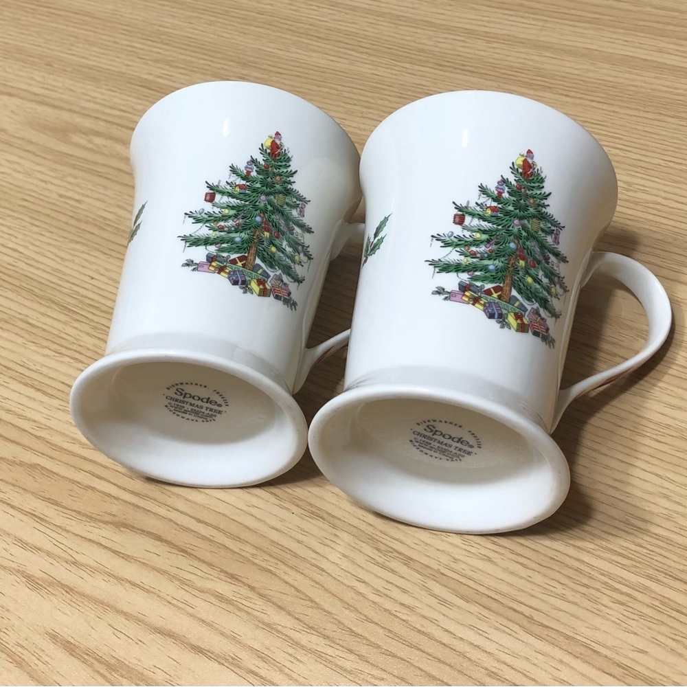 Spode Christmas Tree Mugs Set 13cmX9cm. - Picture 3 of 11